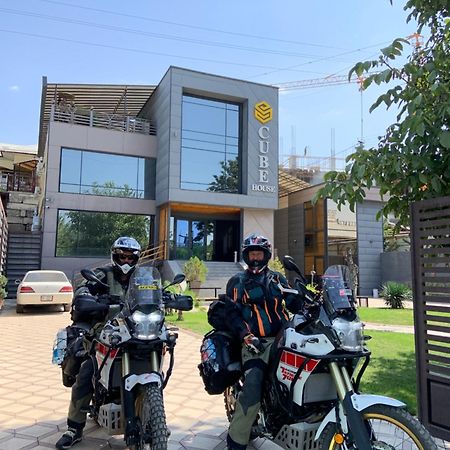Cube House Osh Hotel Bagian luar foto