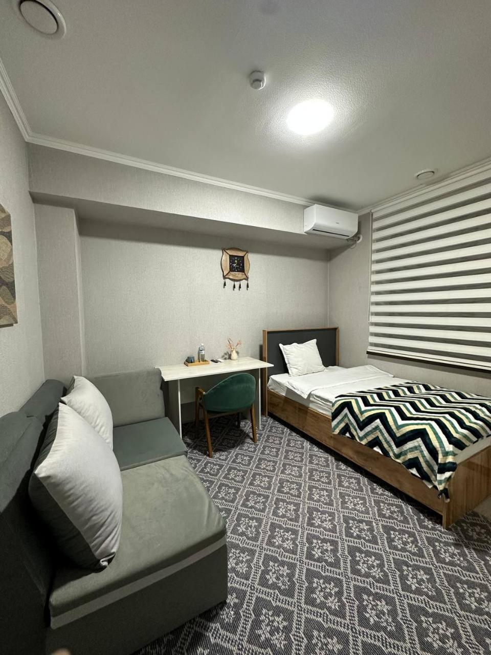 Cube House Osh Hotel Bagian luar foto