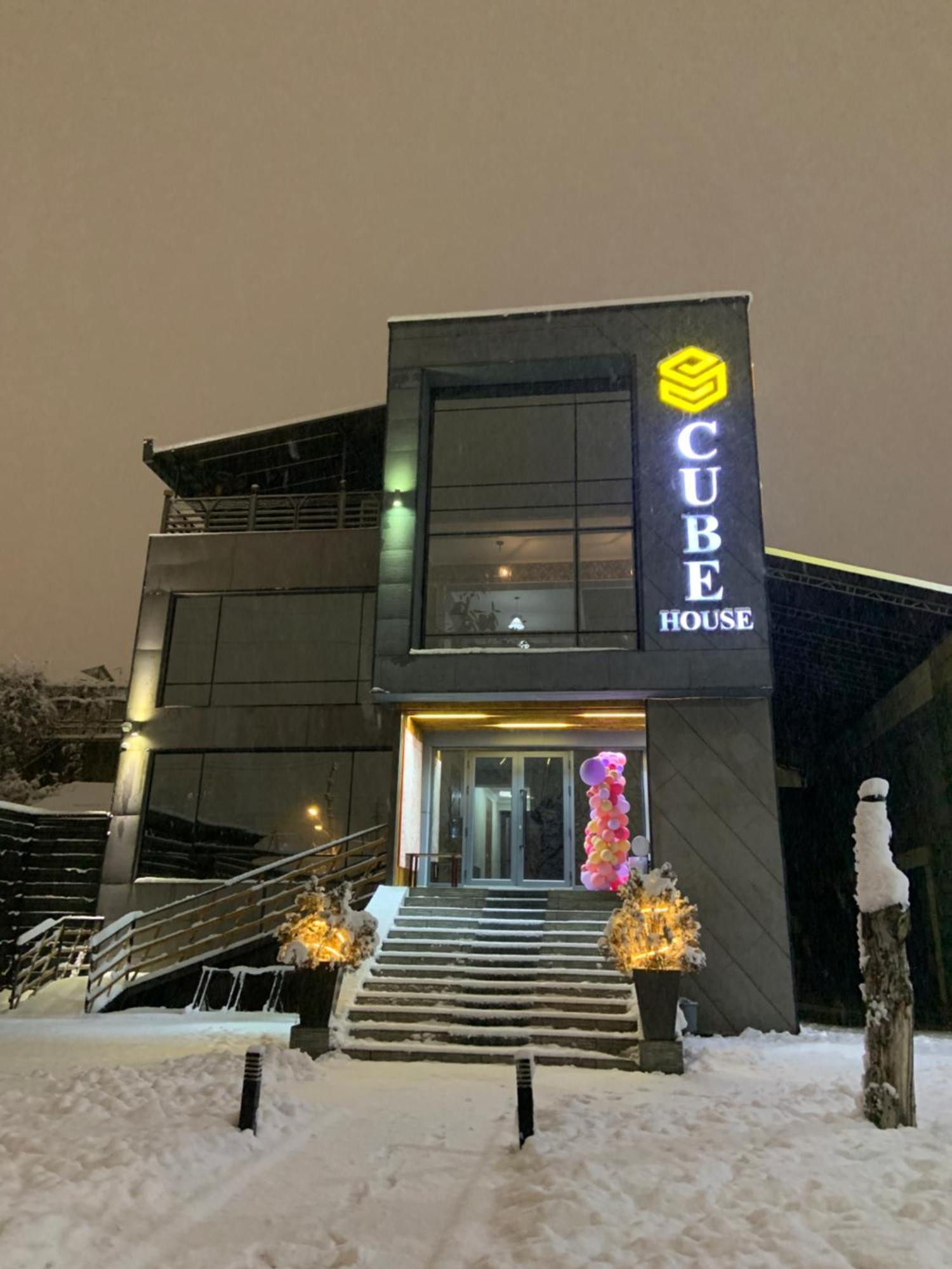 Cube House Osh Hotel Bagian luar foto