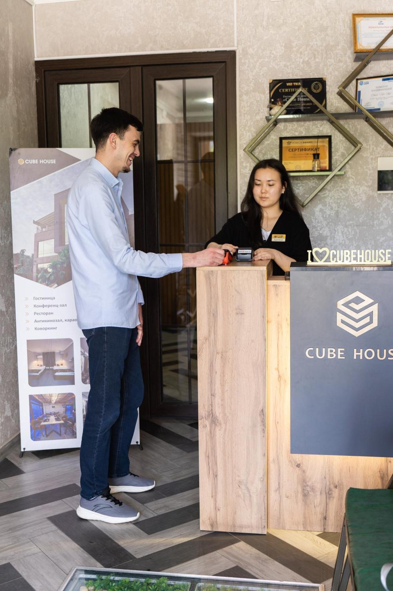 Cube House Osh Hotel Bagian luar foto