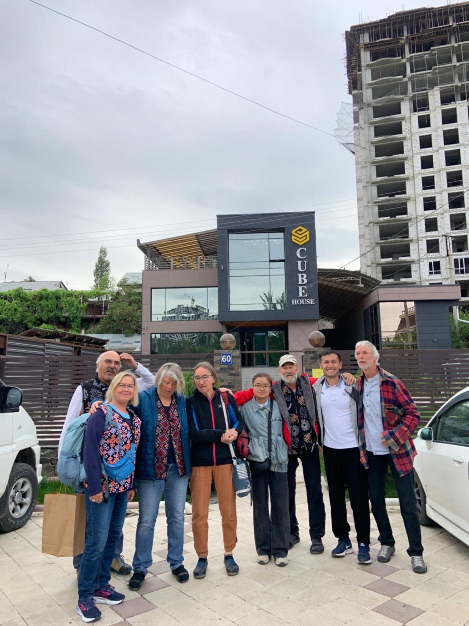 Cube House Osh Hotel Bagian luar foto